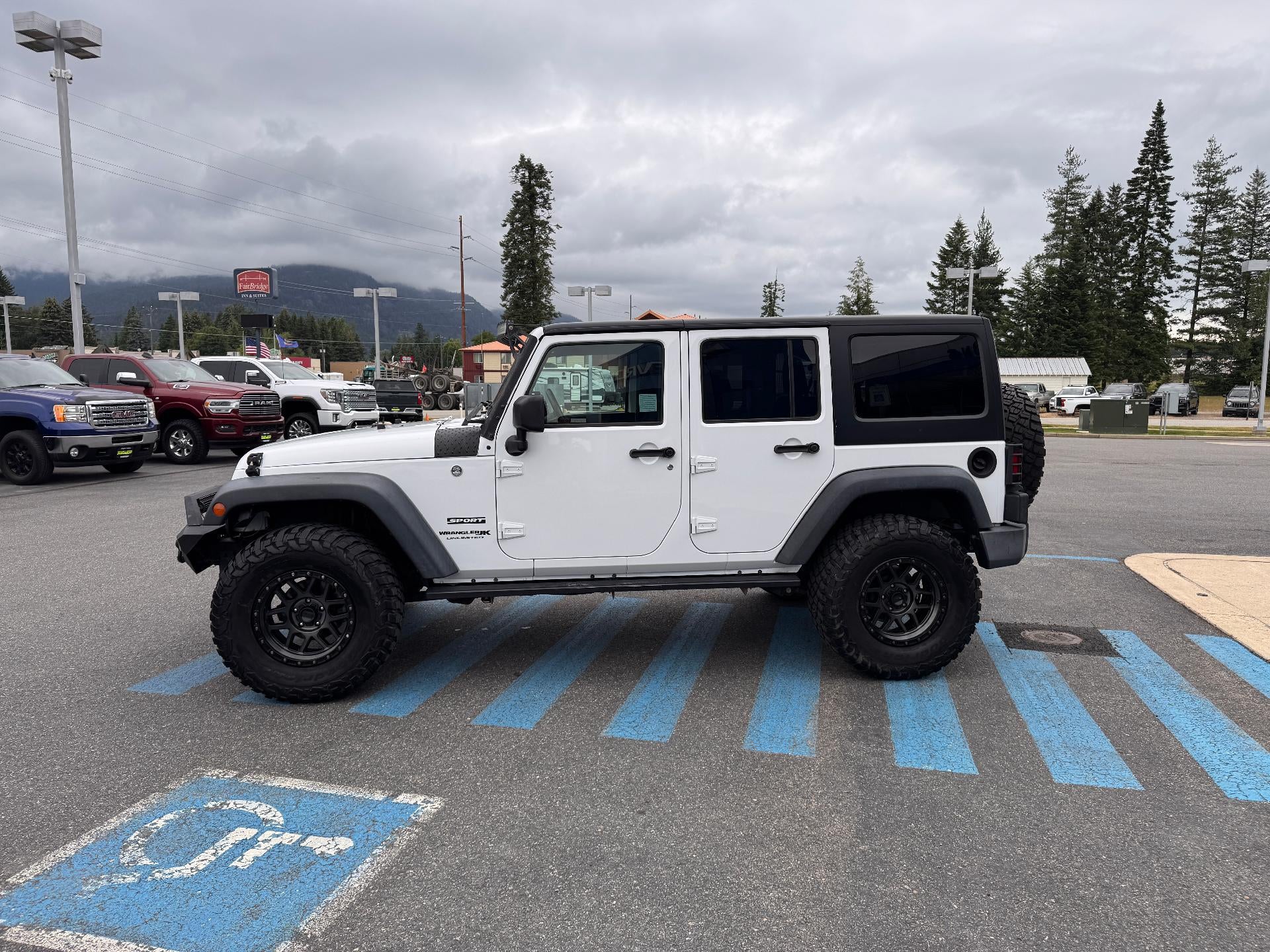 2018 Jeep Wrangler JK Unlimited SPORT S / UNLIMITED / HARD TOP / AUTO TRANS / 3.6 V6 / 44K MILES