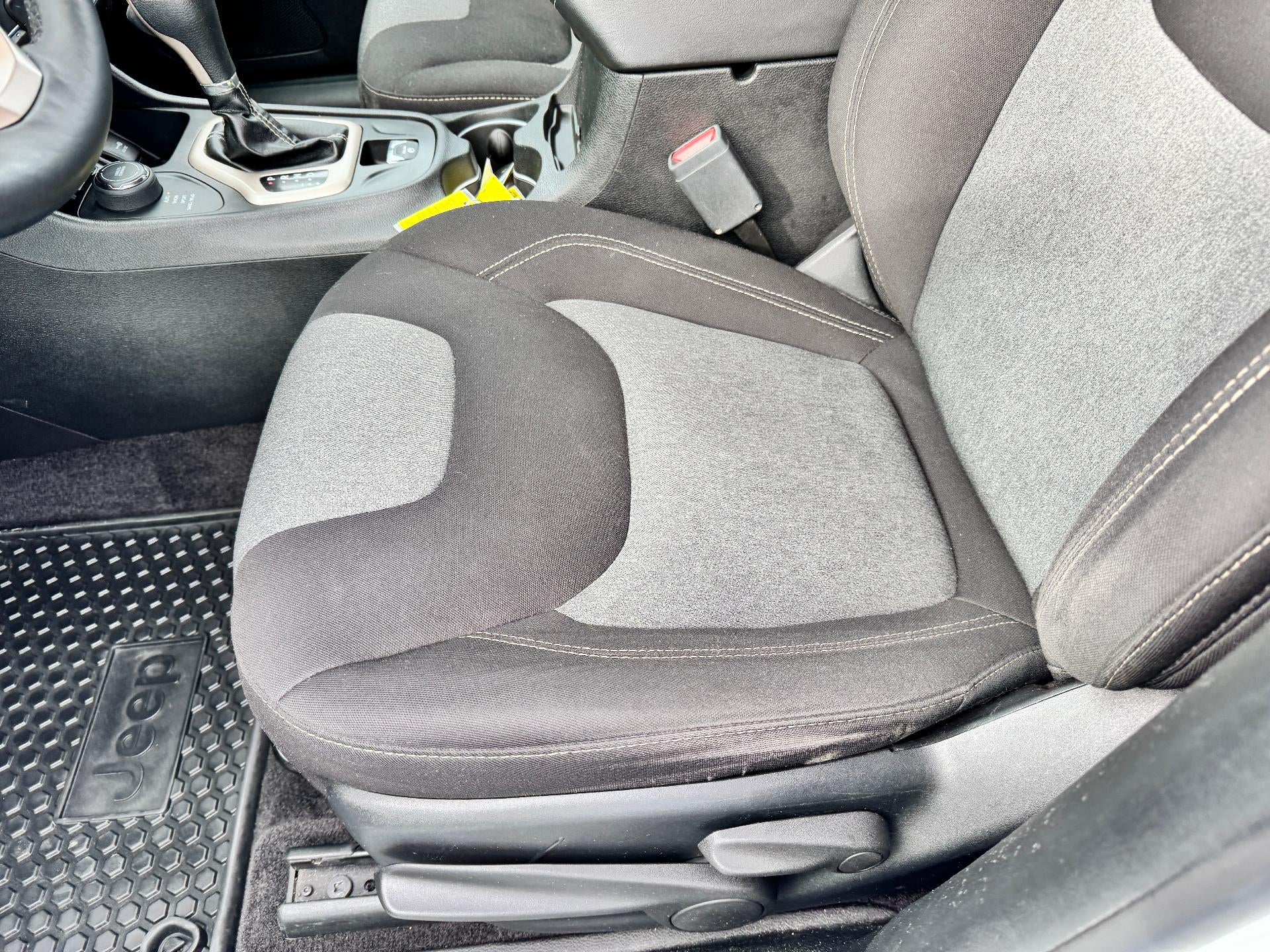 2018 Jeep Cherokee LATITUDE / ALL WHEEL DRIVE / 3.2 V6 / HEATED SEATS / LOCAL TRADE / 43K MILES