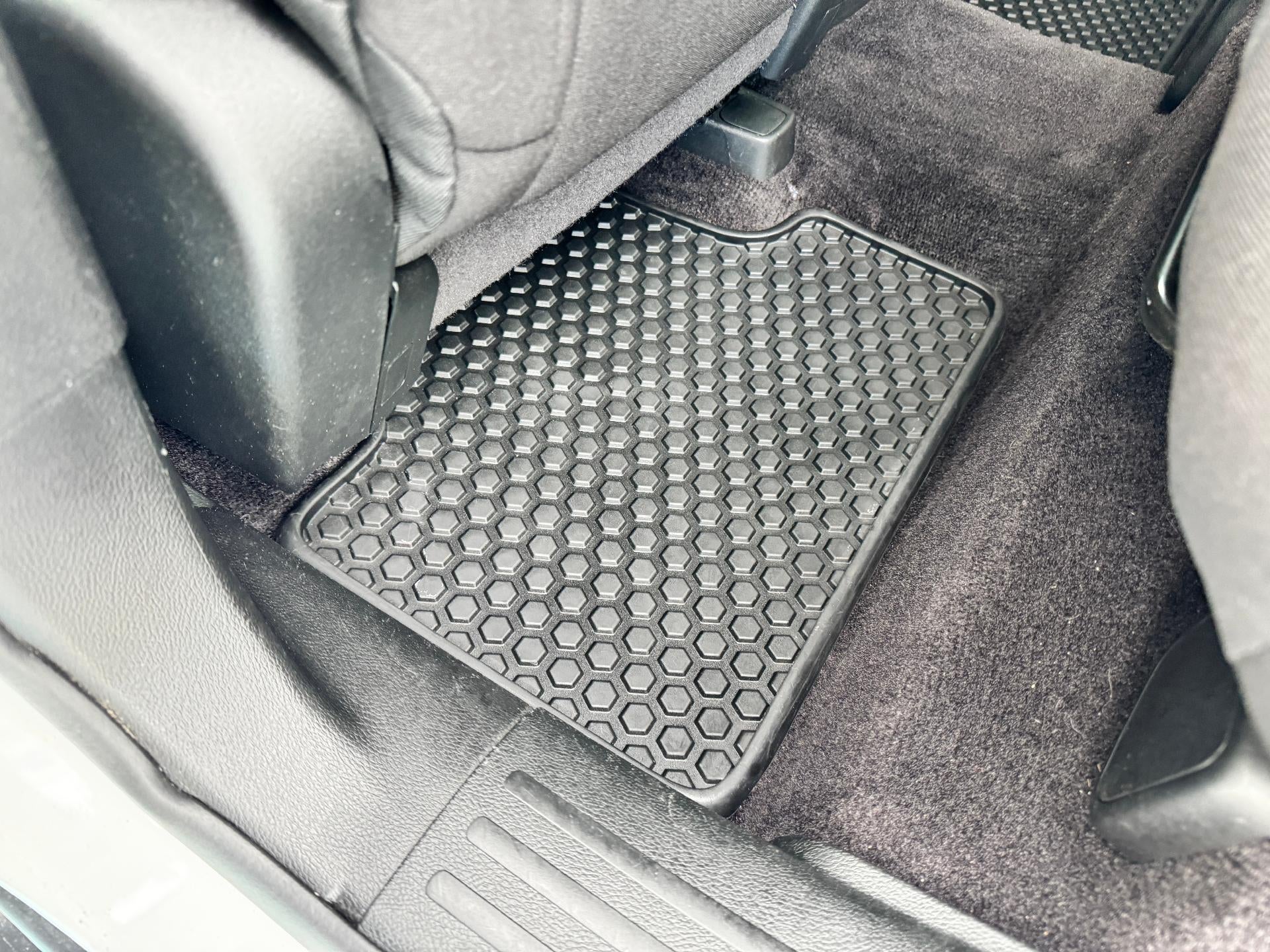 2018 Jeep Cherokee LATITUDE / ALL WHEEL DRIVE / 3.2 V6 / HEATED SEATS / LOCAL TRADE / 43K MILES