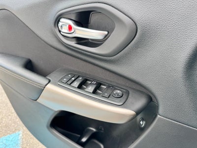 2018 Jeep Cherokee LATITUDE / ALL WHEEL DRIVE / 3.2 V6 / HEATED SEATS / LOCAL TRADE / 43K MILES