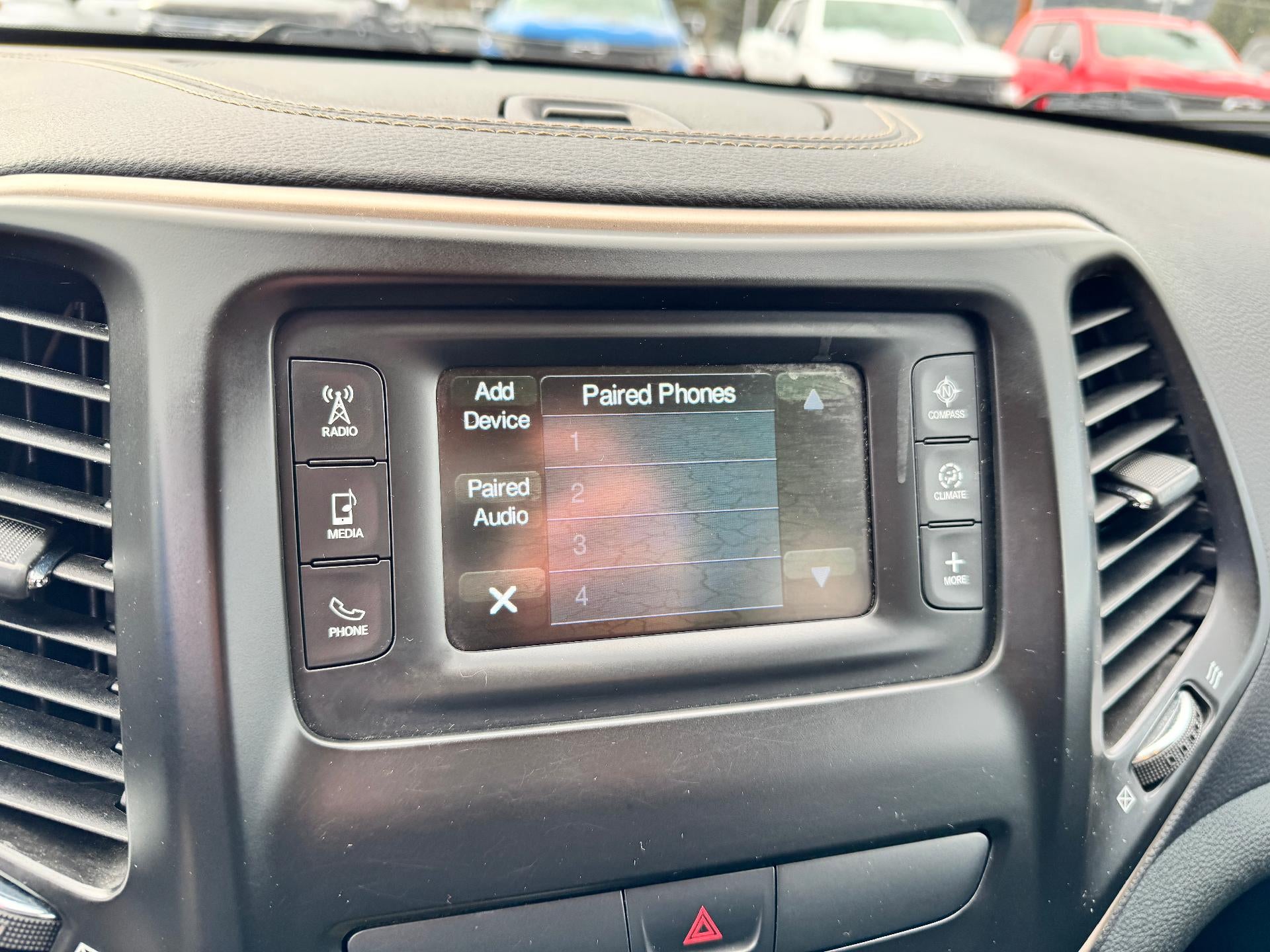 2018 Jeep Cherokee LATITUDE / ALL WHEEL DRIVE / 3.2 V6 / HEATED SEATS / LOCAL TRADE / 43K MILES