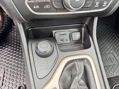 2018 Jeep Cherokee LATITUDE / ALL WHEEL DRIVE / 3.2 V6 / HEATED SEATS / LOCAL TRADE / 43K MILES