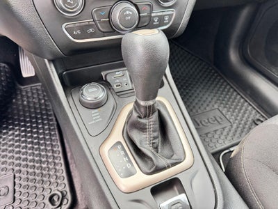 2018 Jeep Cherokee LATITUDE / ALL WHEEL DRIVE / 3.2 V6 / HEATED SEATS / LOCAL TRADE / 43K MILES