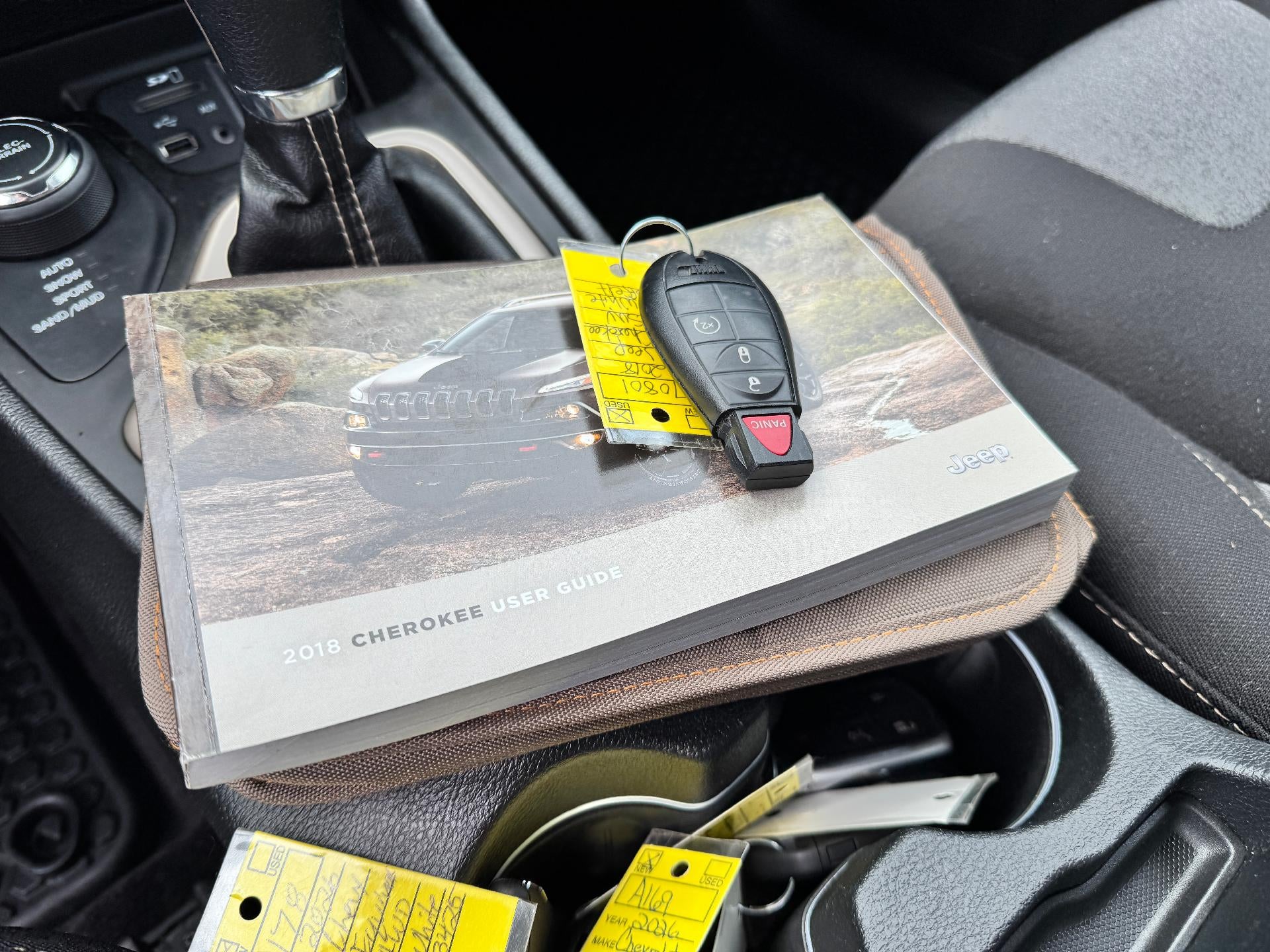 2018 Jeep Cherokee LATITUDE / ALL WHEEL DRIVE / 3.2 V6 / HEATED SEATS / LOCAL TRADE / 43K MILES