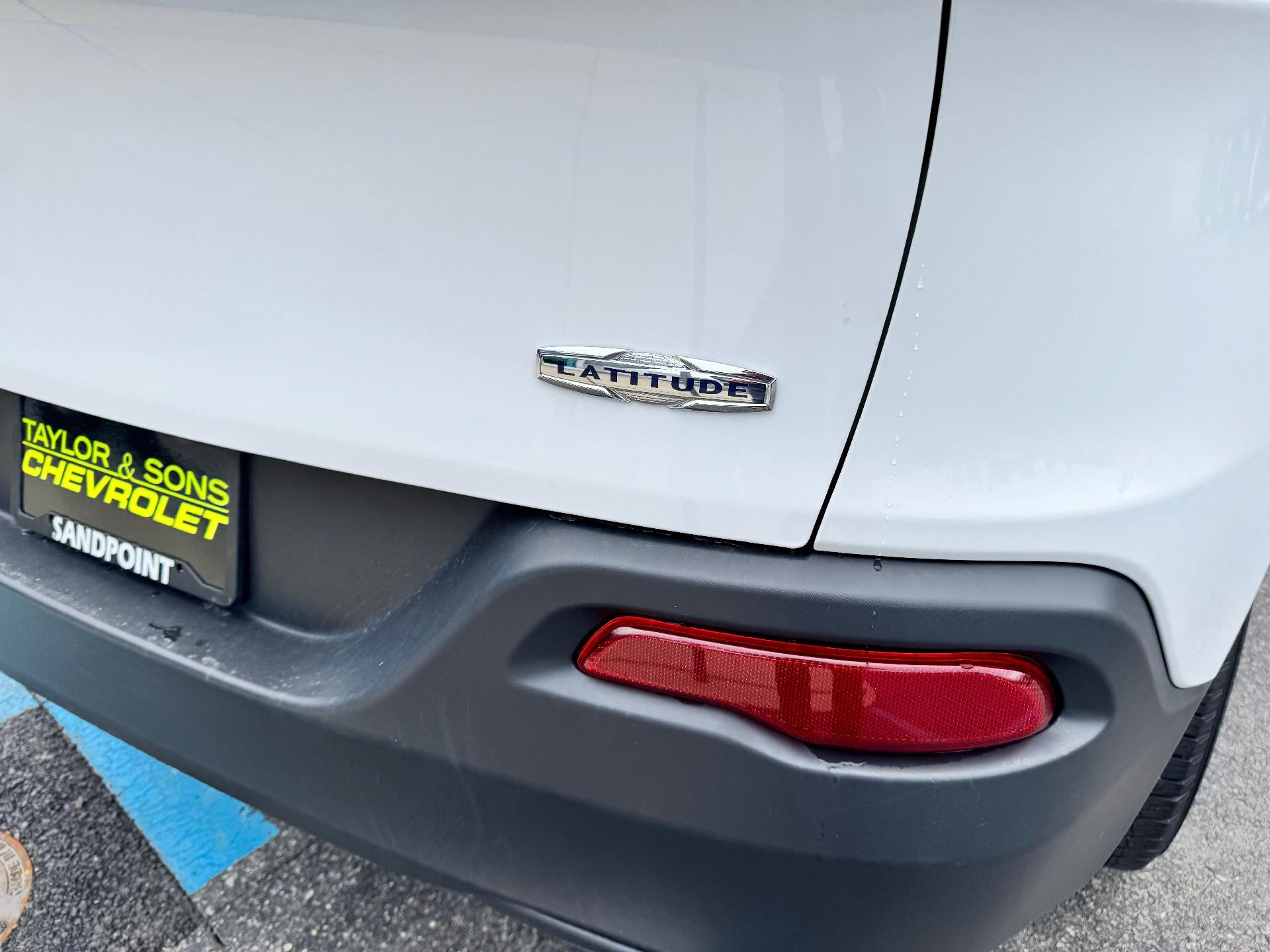 2018 Jeep Cherokee LATITUDE / ALL WHEEL DRIVE / 3.2 V6 / HEATED SEATS / LOCAL TRADE / 43K MILES