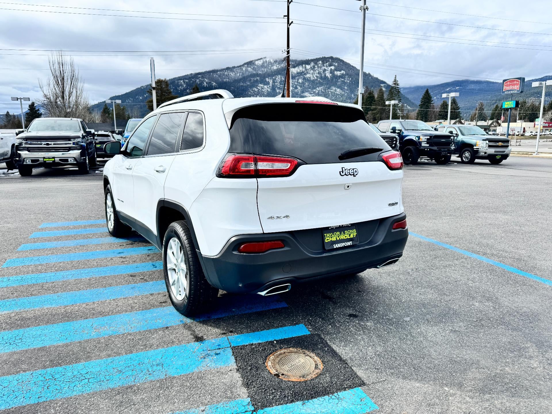 2018 Jeep Cherokee LATITUDE / ALL WHEEL DRIVE / 3.2 V6 / HEATED SEATS / LOCAL TRADE / 43K MILES