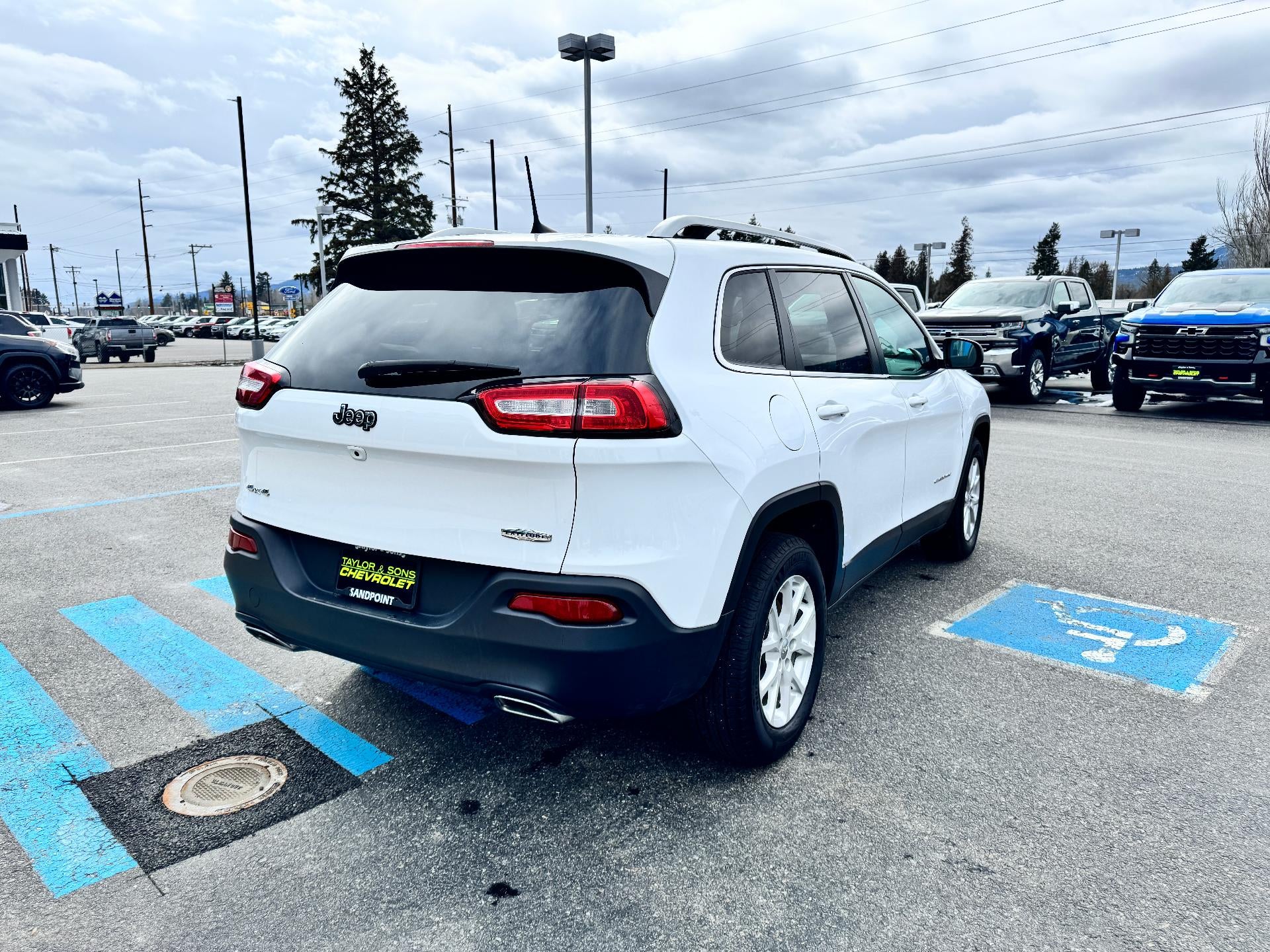 2018 Jeep Cherokee LATITUDE / ALL WHEEL DRIVE / 3.2 V6 / HEATED SEATS / LOCAL TRADE / 43K MILES