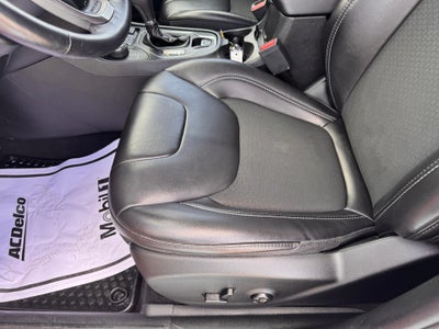 2019 Jeep Cherokee LATITUDE PLUS / 4X4 / 3.2 LITER V6 / PANO SUNROOF / LOCAL TRADE