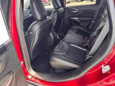 2019 Jeep Cherokee LATITUDE PLUS / 4X4 / 3.2 LITER V6 / PANO SUNROOF / LOCAL TRADE