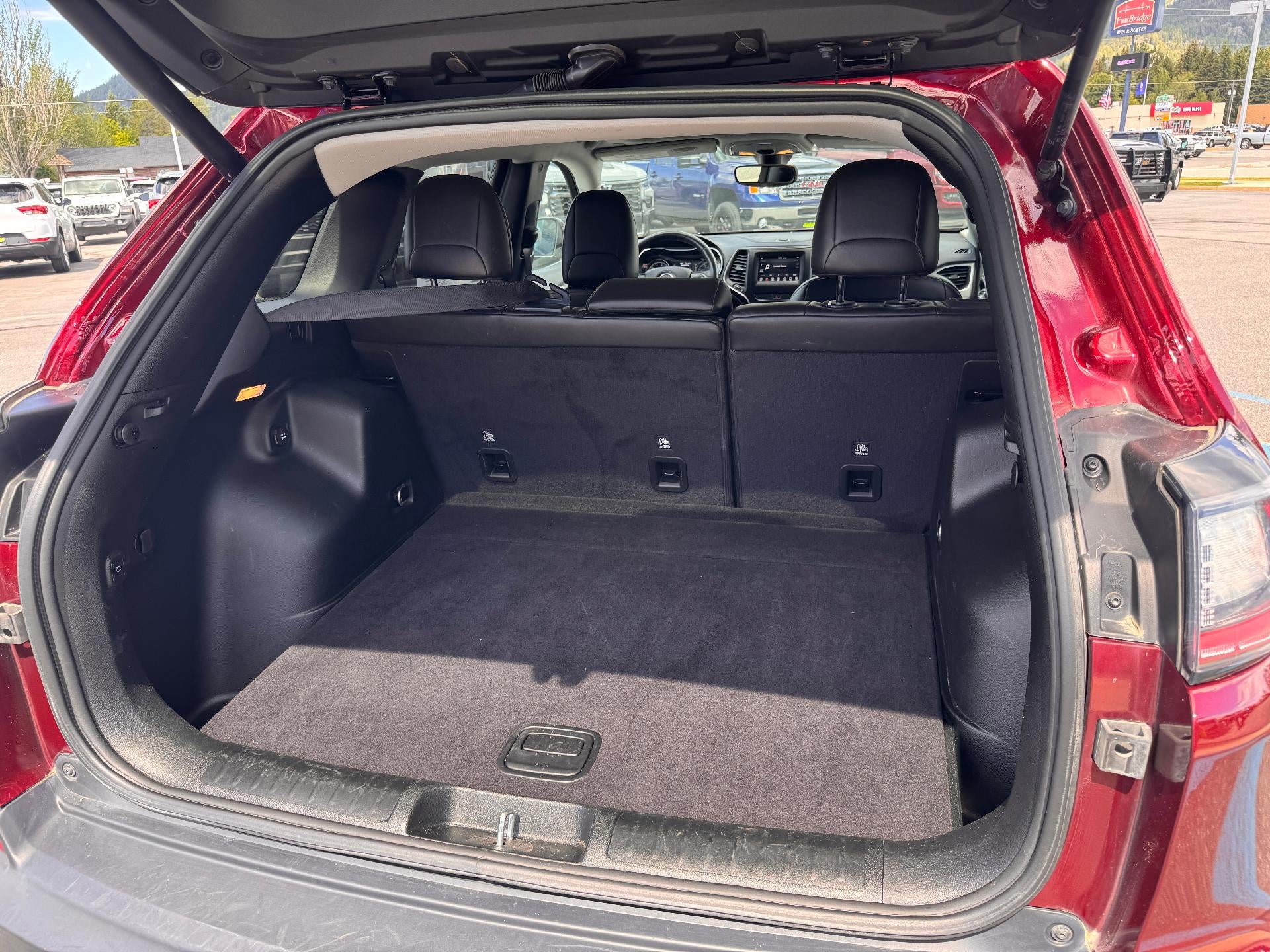 2019 Jeep Cherokee LATITUDE PLUS / 4X4 / 3.2 LITER V6 / PANO SUNROOF / LOCAL TRADE