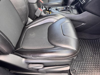 2019 Jeep Cherokee LATITUDE PLUS / 4X4 / 3.2 LITER V6 / PANO SUNROOF / LOCAL TRADE