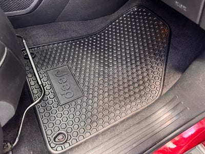 2019 Jeep Cherokee LATITUDE PLUS / 4X4 / 3.2 LITER V6 / PANO SUNROOF / LOCAL TRADE