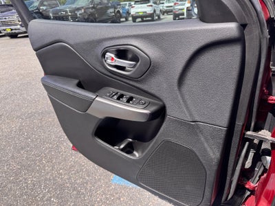 2019 Jeep Cherokee LATITUDE PLUS / 4X4 / 3.2 LITER V6 / PANO SUNROOF / LOCAL TRADE