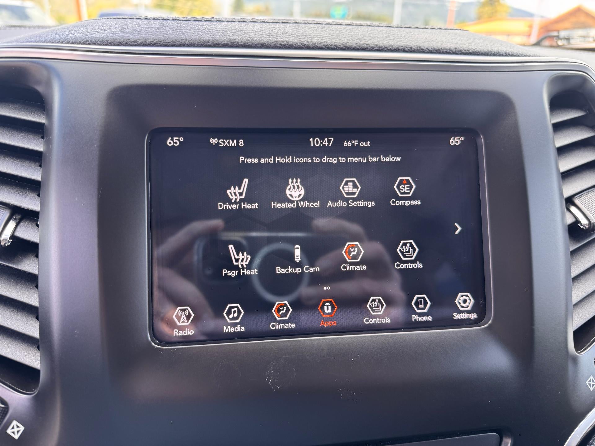 2019 Jeep Cherokee LATITUDE PLUS / 4X4 / 3.2 LITER V6 / PANO SUNROOF / LOCAL TRADE