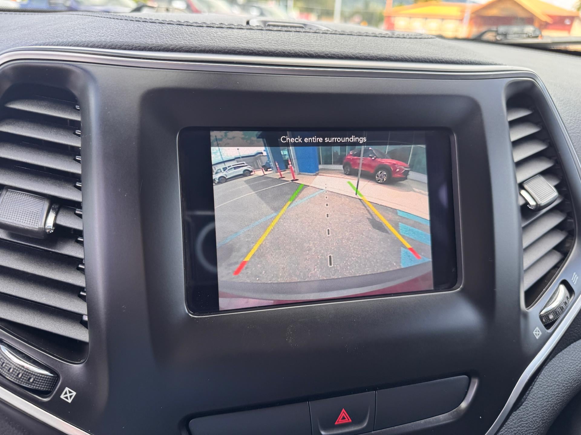 2019 Jeep Cherokee LATITUDE PLUS / 4X4 / 3.2 LITER V6 / PANO SUNROOF / LOCAL TRADE