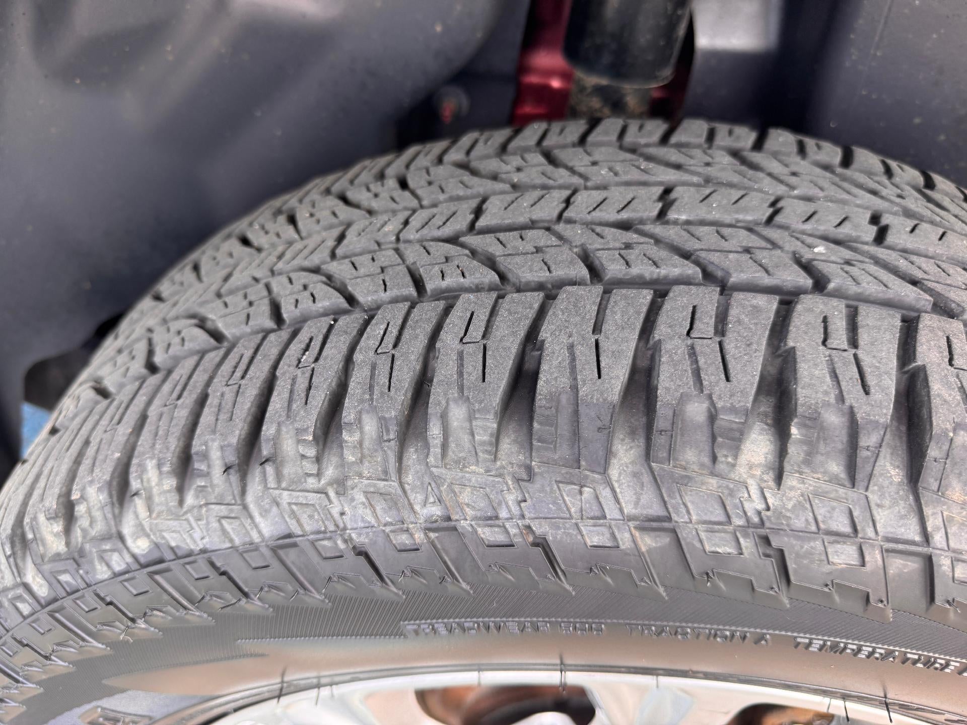 2019 Jeep Cherokee LATITUDE PLUS / 4X4 / 3.2 LITER V6 / PANO SUNROOF / LOCAL TRADE