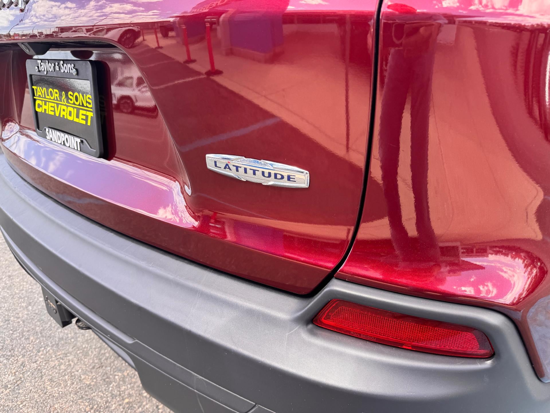 2019 Jeep Cherokee LATITUDE PLUS / 4X4 / 3.2 LITER V6 / PANO SUNROOF / LOCAL TRADE