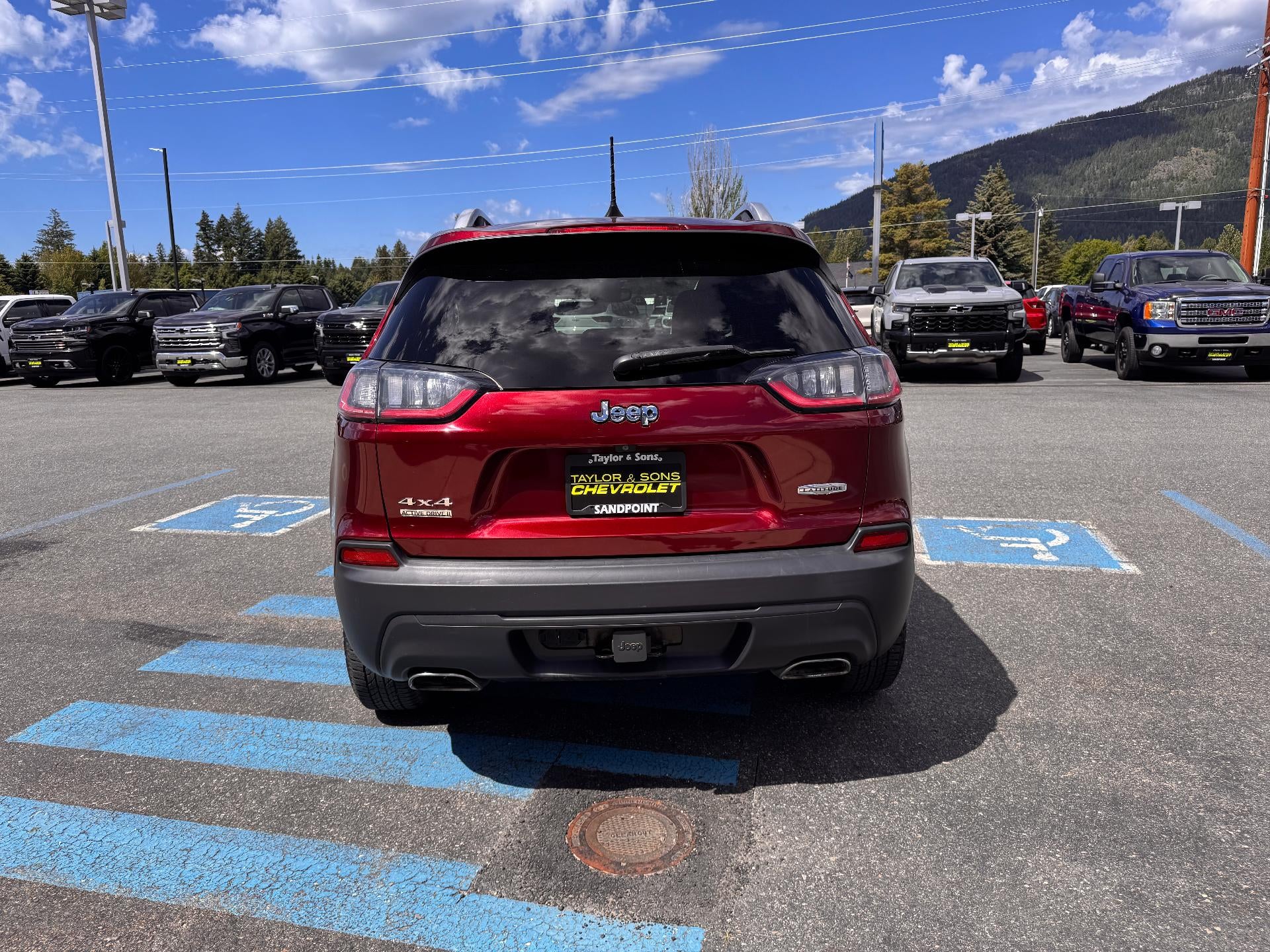 2019 Jeep Cherokee LATITUDE PLUS / 4X4 / 3.2 LITER V6 / PANO SUNROOF / LOCAL TRADE