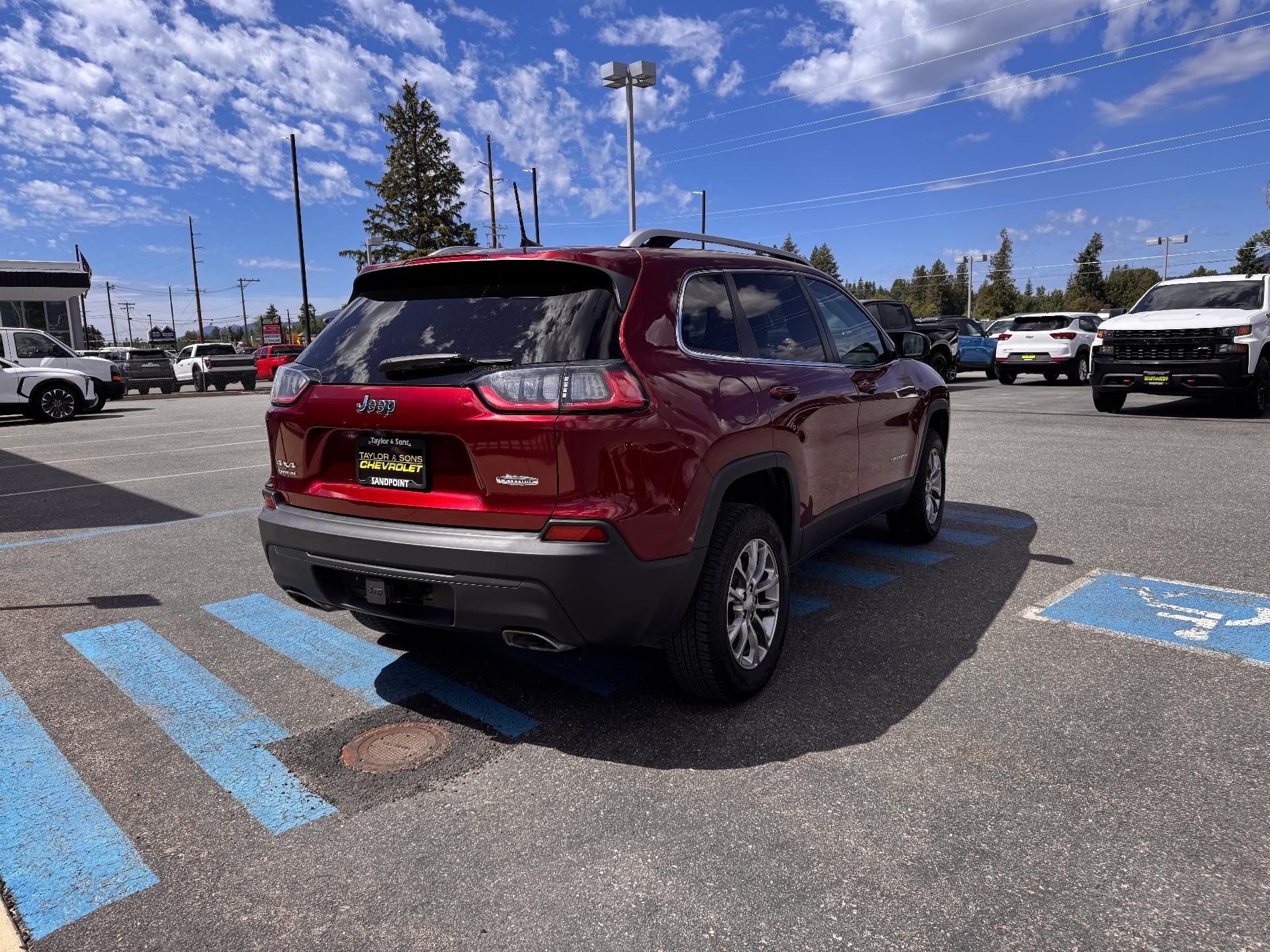 2019 Jeep Cherokee LATITUDE PLUS / 4X4 / 3.2 LITER V6 / PANO SUNROOF / LOCAL TRADE