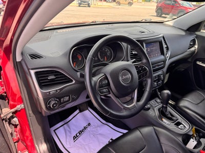 2019 Jeep Cherokee LATITUDE PLUS / 4X4 / 3.2 LITER V6 / PANO SUNROOF / LOCAL TRADE