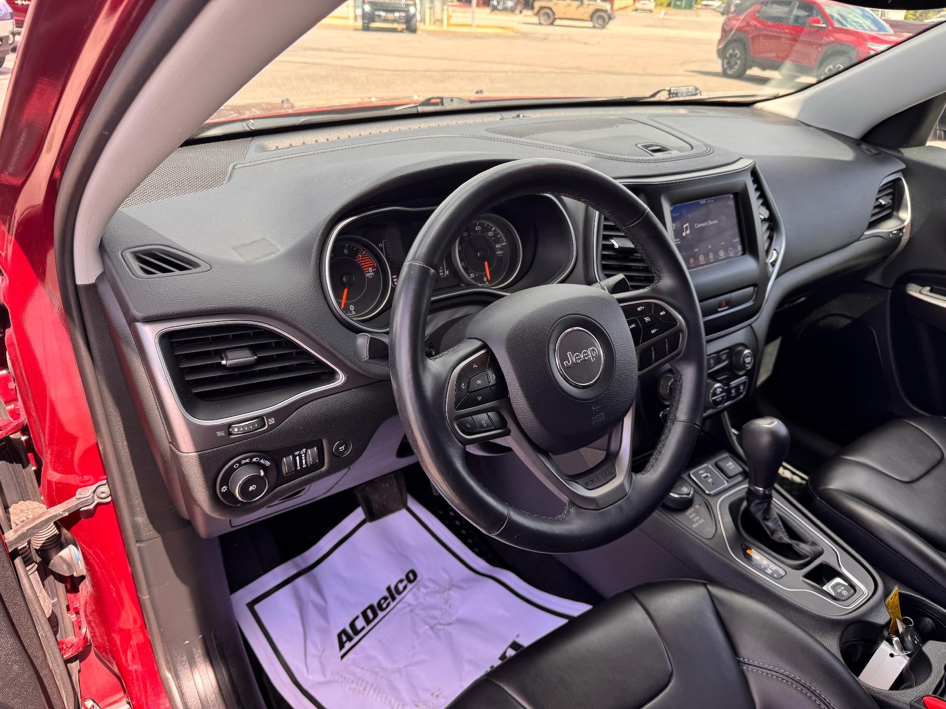 2019 Jeep Cherokee LATITUDE PLUS / 4X4 / 3.2 LITER V6 / PANO SUNROOF / LOCAL TRADE