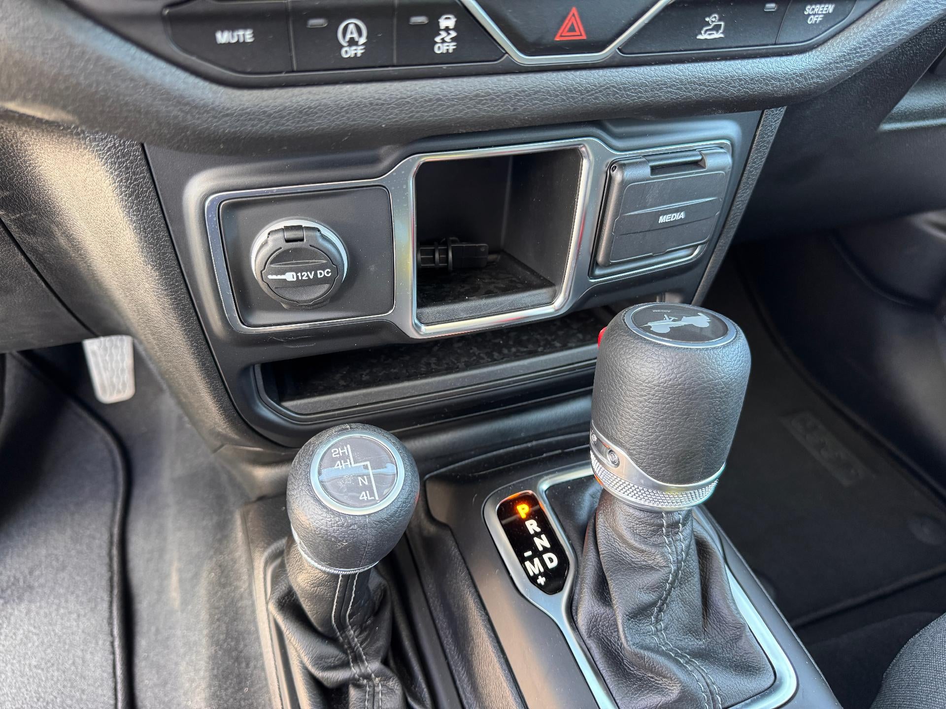 2024 Jeep Wrangler SPORT / 4 DOOR / HARD TOP / 3.6 LITER V6 / AUTO TRANS / 1K MILES