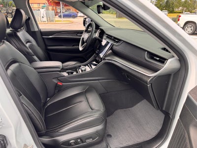 2024 Jeep Grand Cherokee LIMITED / 3.6 LITER V6 / ADAPTIVE CRUISE / WARRANTY / 23K MILES