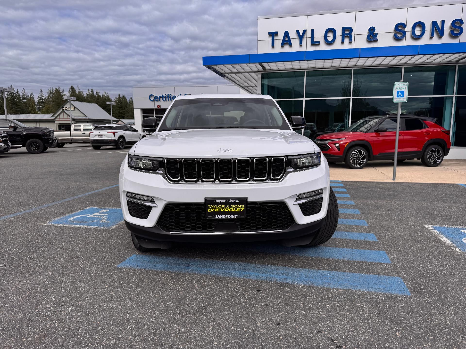 2024 Jeep Grand Cherokee LIMITED / 3.6 LITER V6 / ADAPTIVE CRUISE / WARRANTY / 23K MILES