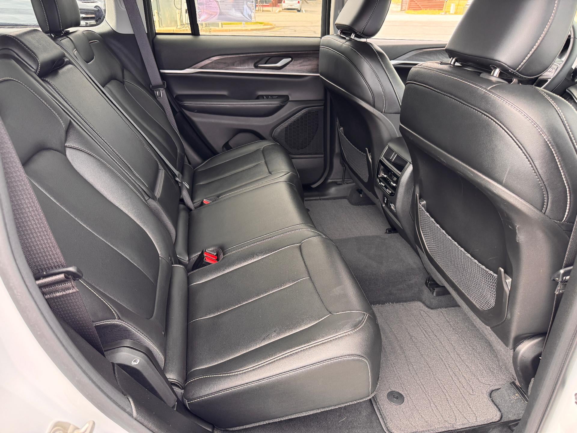 2024 Jeep Grand Cherokee LIMITED / 3.6 LITER V6 / ADAPTIVE CRUISE / WARRANTY / 23K MILES