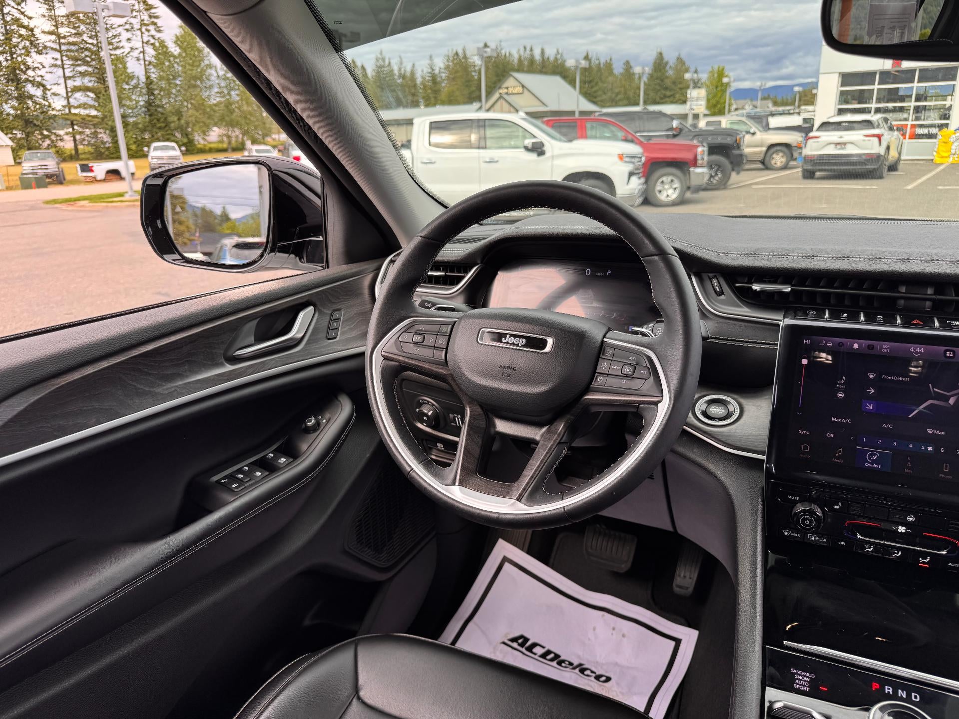 2024 Jeep Grand Cherokee LIMITED / 3.6 LITER V6 / ADAPTIVE CRUISE / WARRANTY / 23K MILES