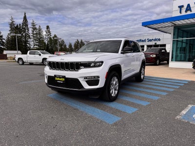 2024 Jeep Grand Cherokee LIMITED / 3.6 LITER V6 / ADAPTIVE CRUISE / WARRANTY / 23K MILES