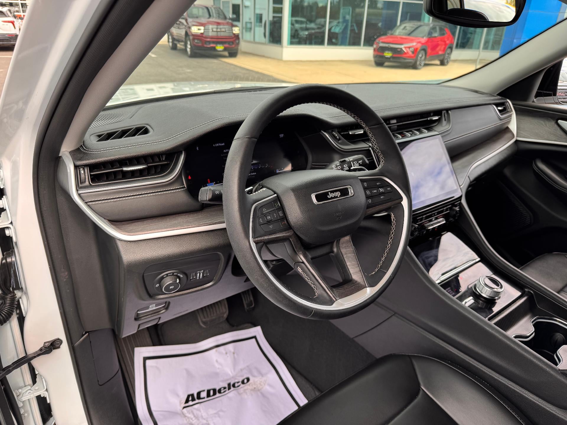 2024 Jeep Grand Cherokee LIMITED / 3.6 LITER V6 / ADAPTIVE CRUISE / WARRANTY / 23K MILES