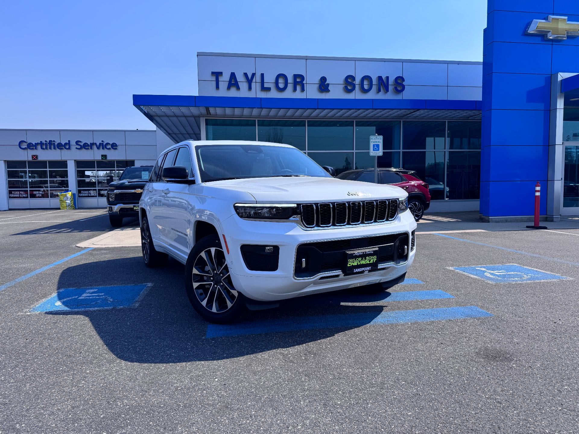 2023 Jeep Grand Cherokee OVERLAND / 3.6 LITER V6 / LUXURY TECH / PRO TECH PCKG / 11K MILES