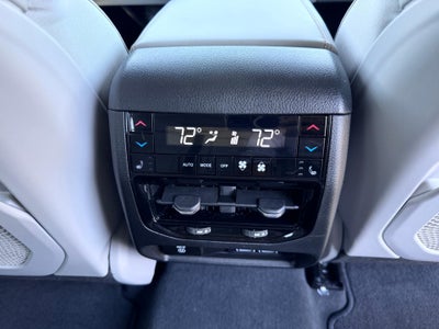 2023 Jeep Grand Cherokee OVERLAND / 3.6 LITER V6 / LUXURY TECH / PRO TECH PCKG / 11K MILES