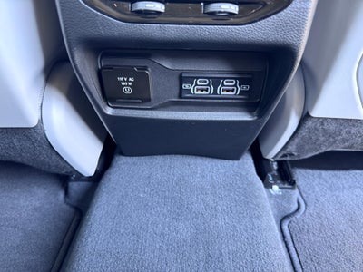 2023 Jeep Grand Cherokee OVERLAND / 3.6 LITER V6 / LUXURY TECH / PRO TECH PCKG / 11K MILES