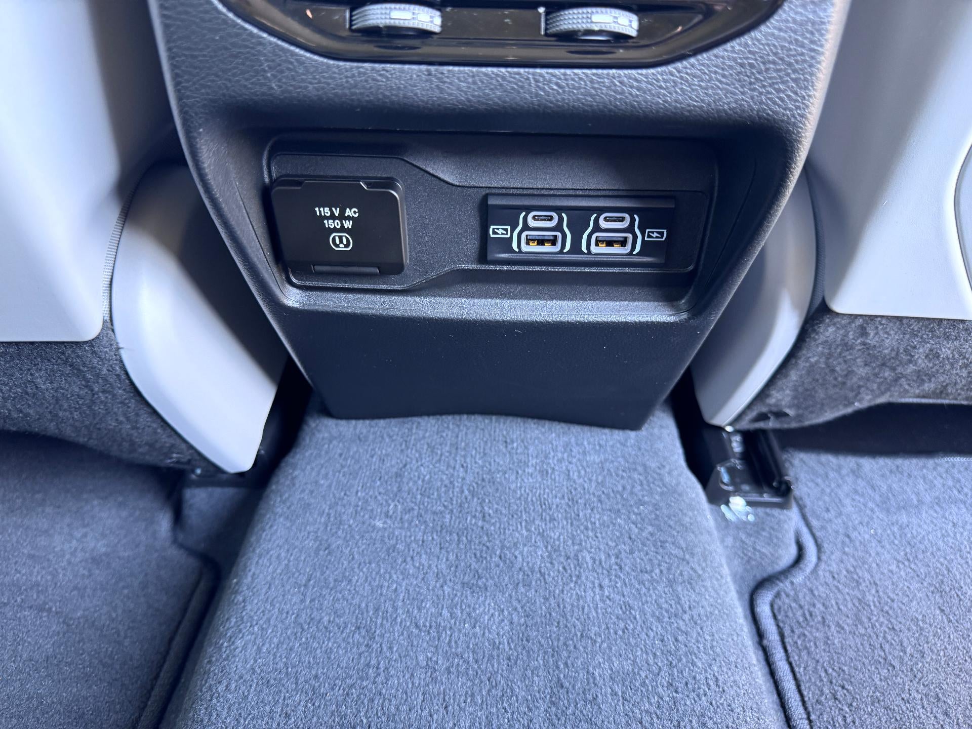 2023 Jeep Grand Cherokee OVERLAND / 3.6 LITER V6 / LUXURY TECH / PRO TECH PCKG / 11K MILES