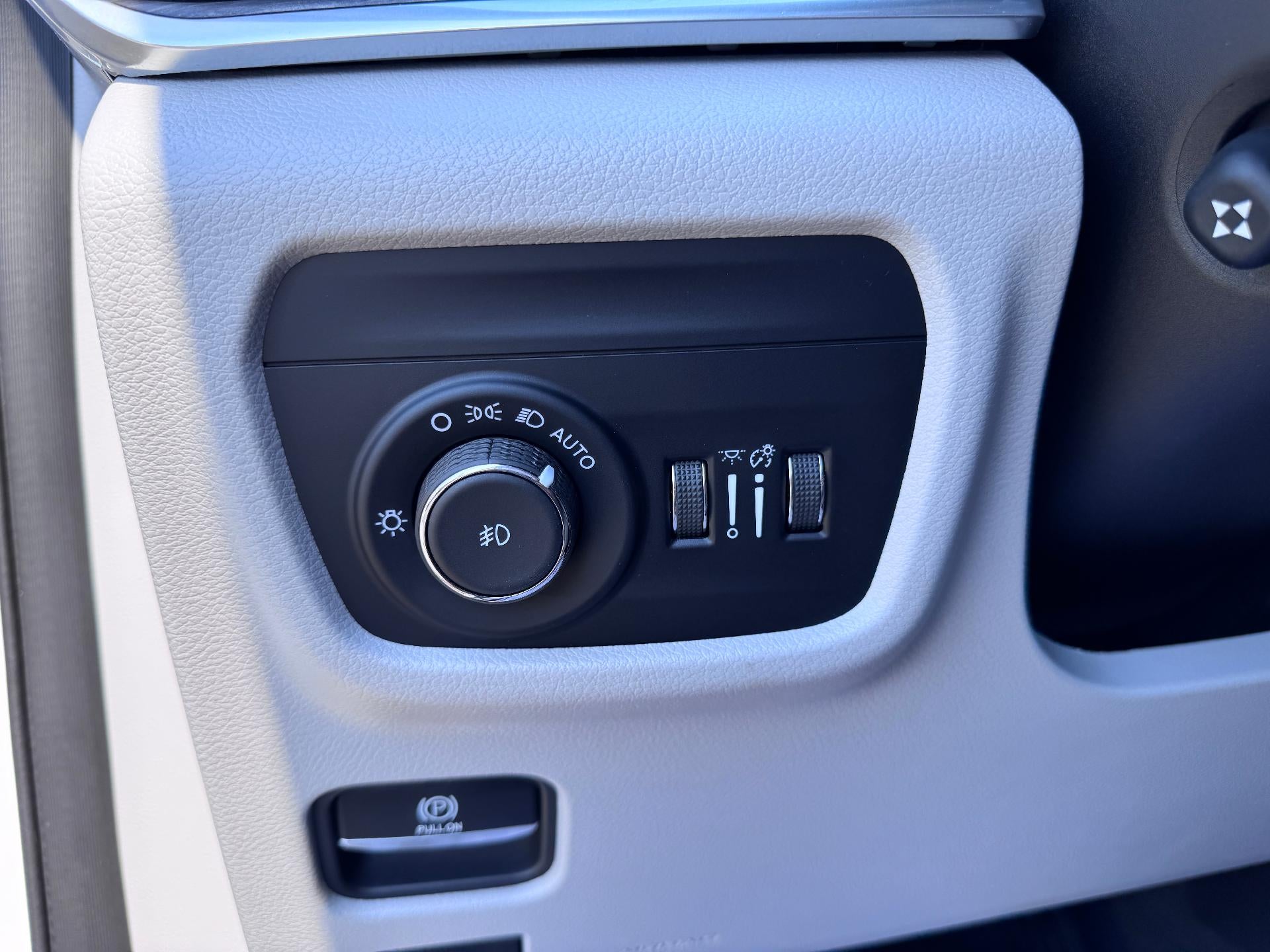 2023 Jeep Grand Cherokee OVERLAND / 3.6 LITER V6 / LUXURY TECH / PRO TECH PCKG / 11K MILES