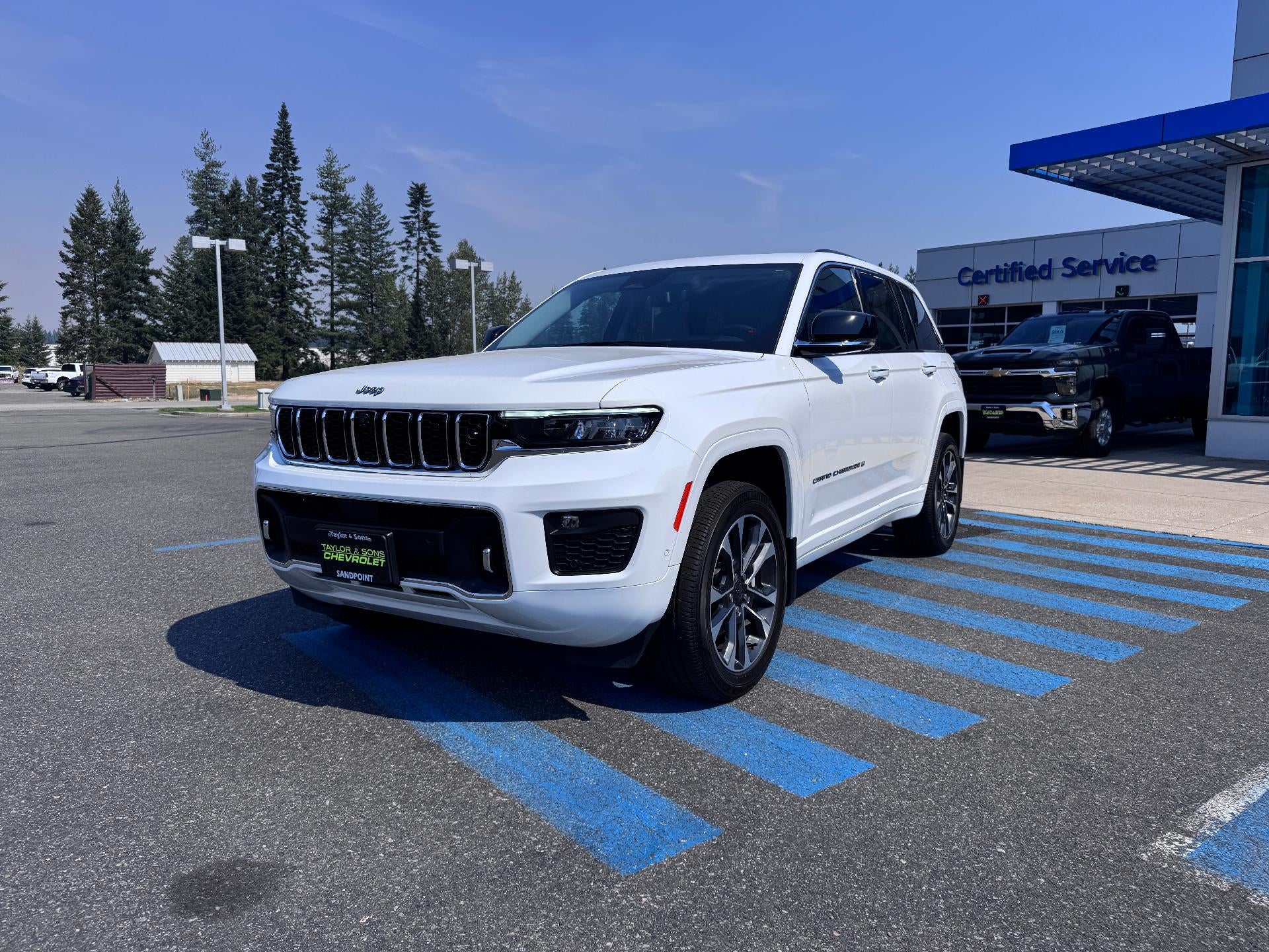2023 Jeep Grand Cherokee OVERLAND / 3.6 LITER V6 / LUXURY TECH / PRO TECH PCKG / 11K MILES