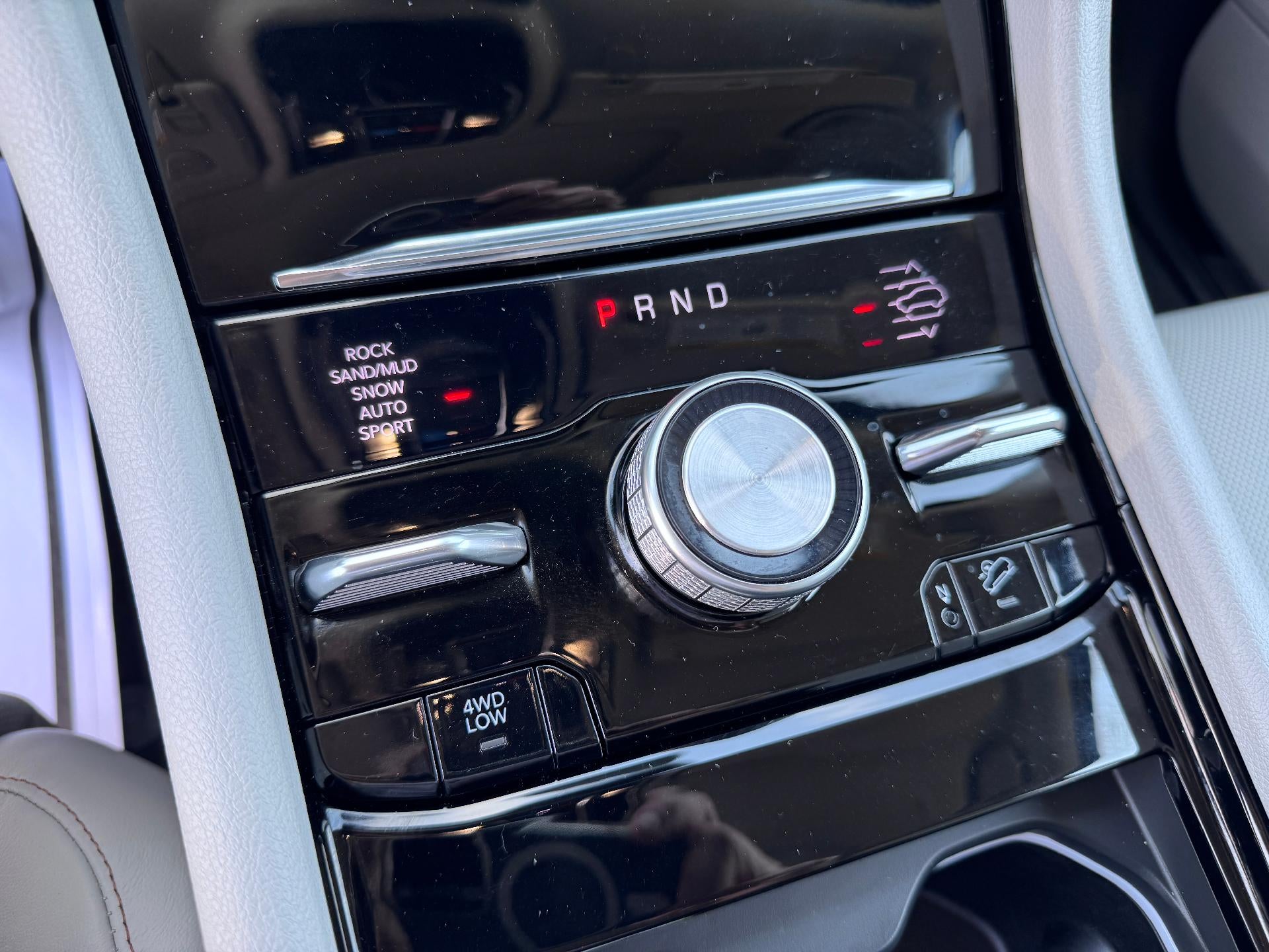 2023 Jeep Grand Cherokee OVERLAND / 3.6 LITER V6 / LUXURY TECH / PRO TECH PCKG / 11K MILES