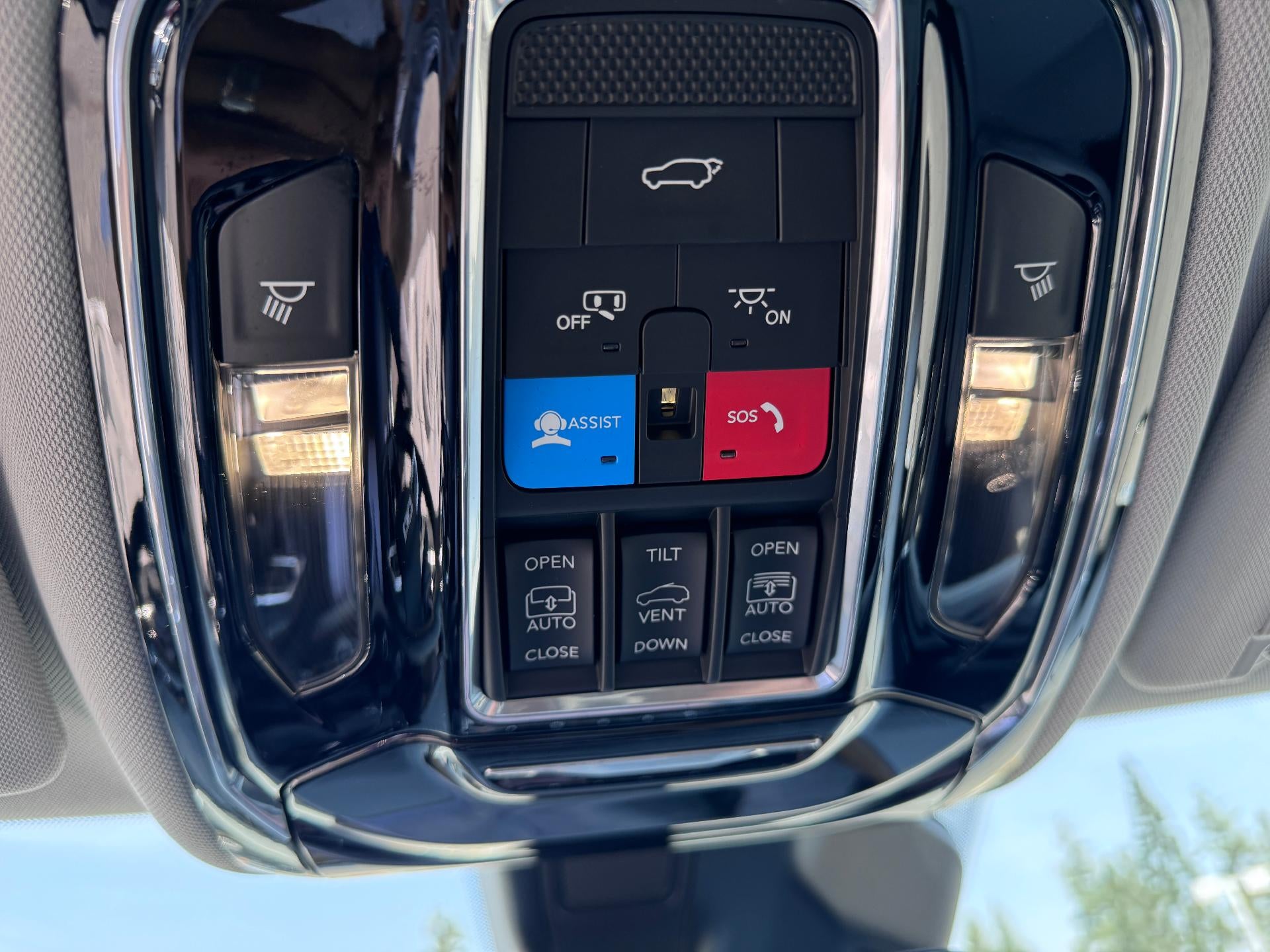 2023 Jeep Grand Cherokee OVERLAND / 3.6 LITER V6 / LUXURY TECH / PRO TECH PCKG / 11K MILES