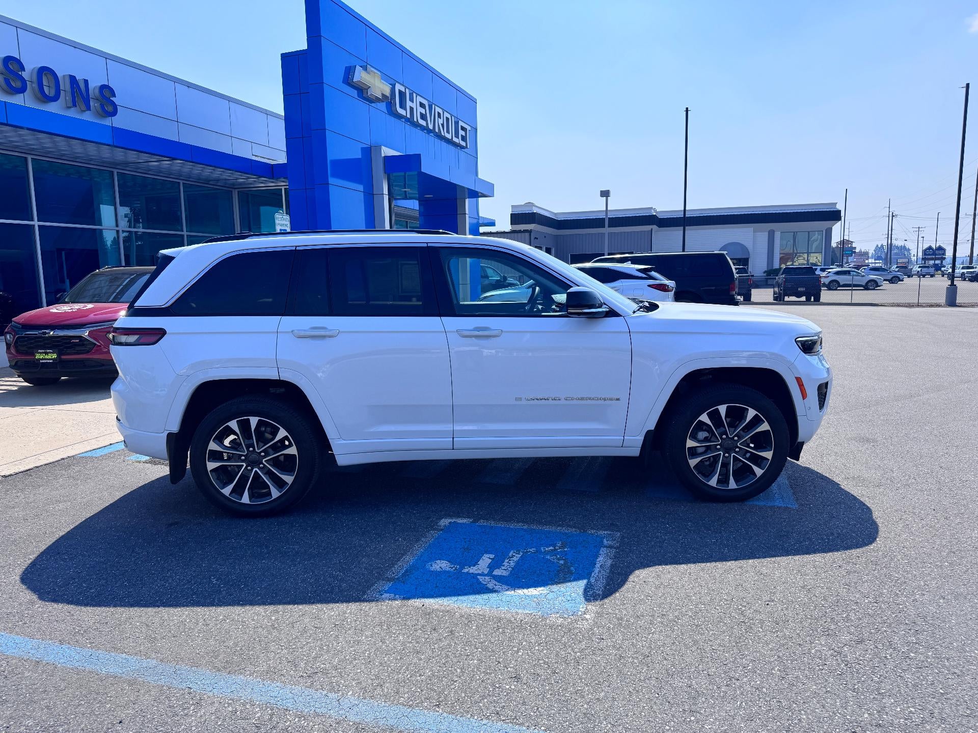 2023 Jeep Grand Cherokee OVERLAND / 3.6 LITER V6 / LUXURY TECH / PRO TECH PCKG / 11K MILES