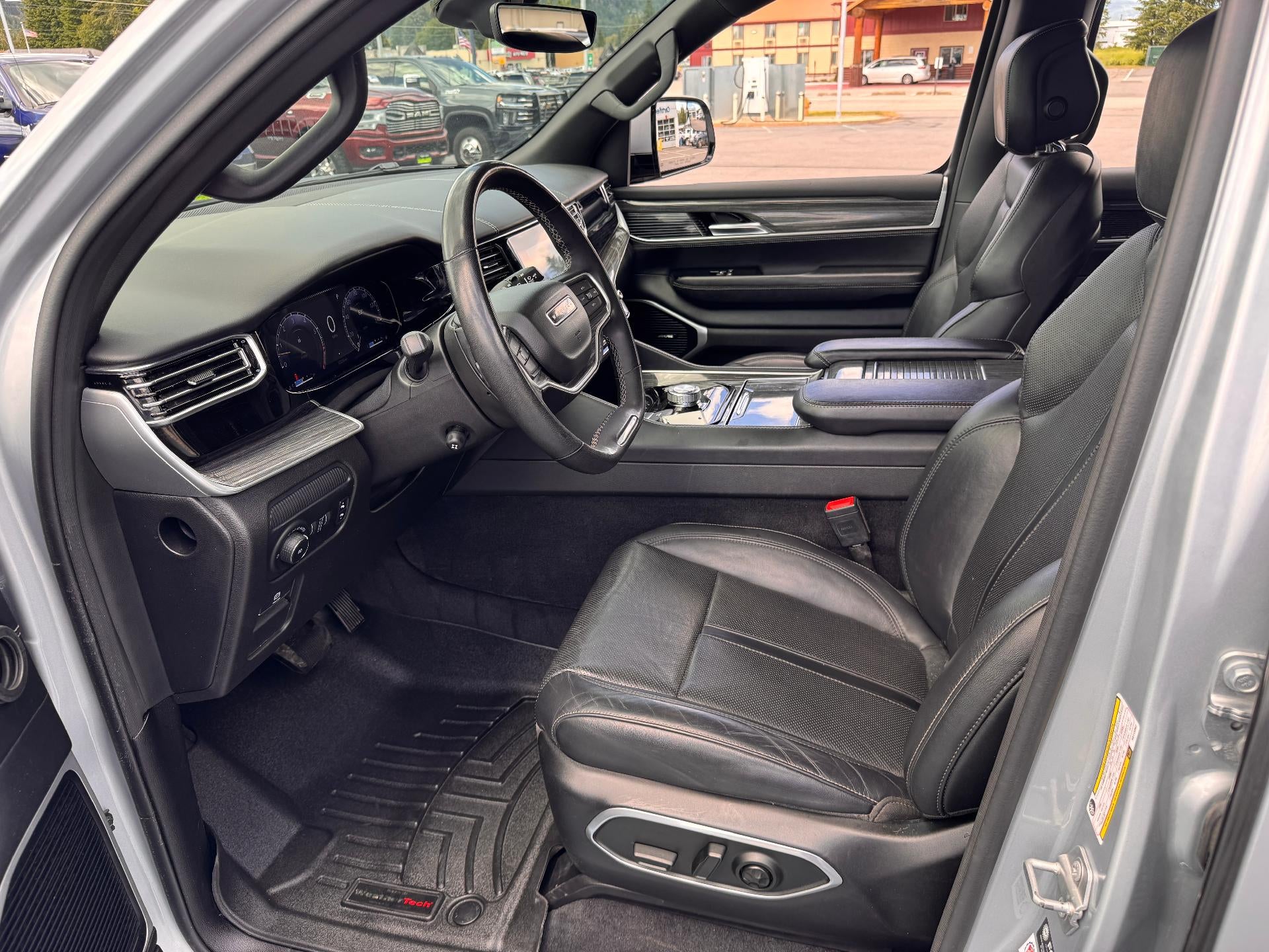 2022 Jeep Wagoneer SERIES II / 4X4 / 5.7 LITER V8 / 8 PASSENGER / 1 OWNER / 52K MILES