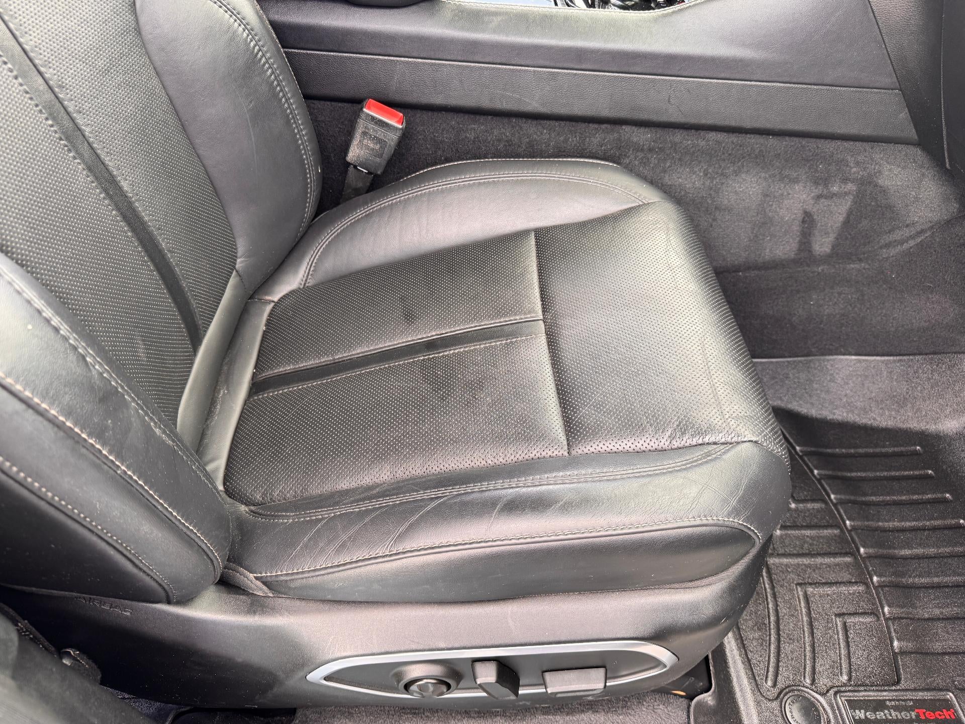 2022 Jeep Wagoneer SERIES II / 4X4 / 5.7 LITER V8 / 8 PASSENGER / 1 OWNER / 52K MILES