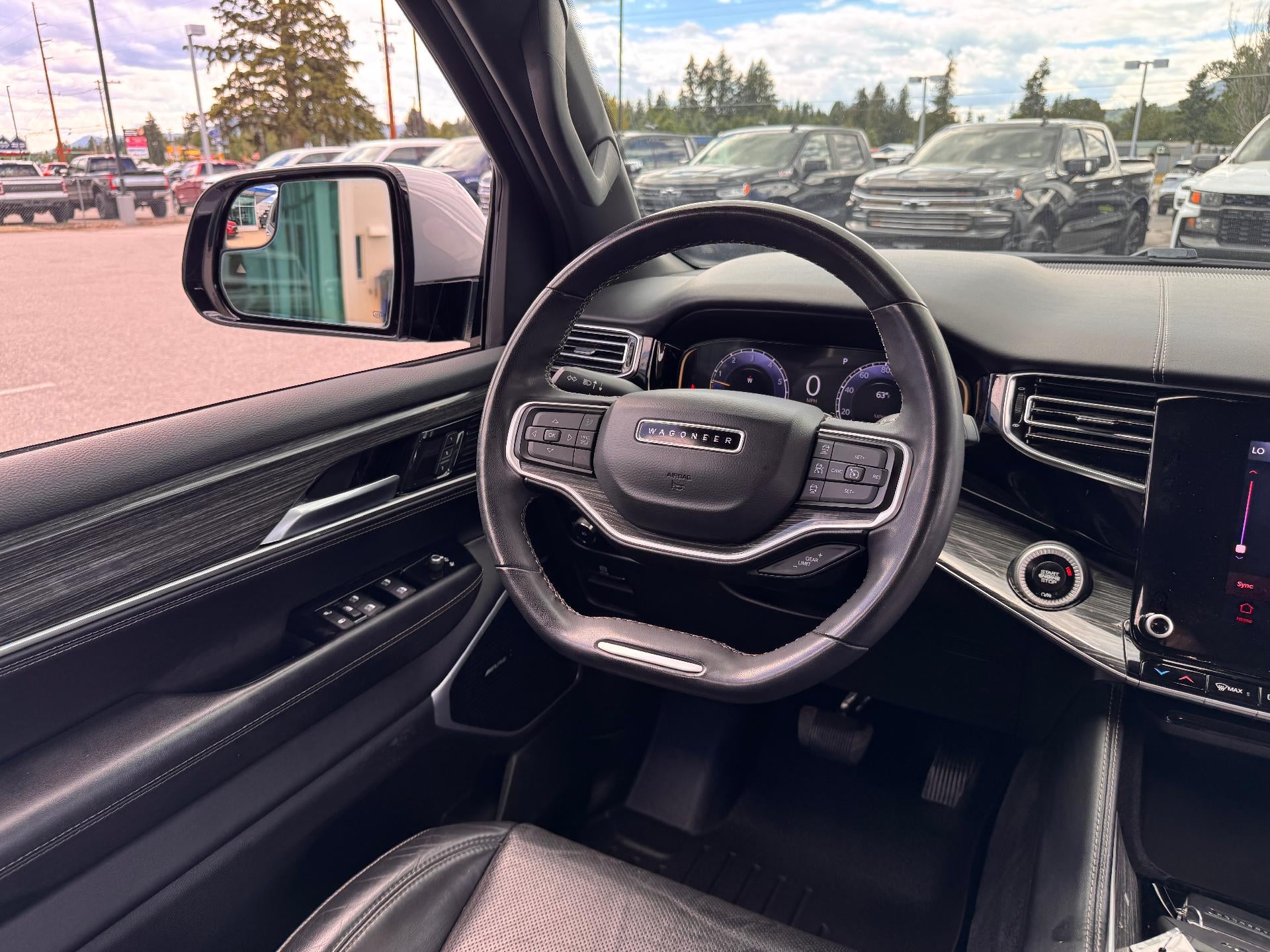 2022 Jeep Wagoneer SERIES II / 4X4 / 5.7 LITER V8 / 8 PASSENGER / 1 OWNER / 52K MILES