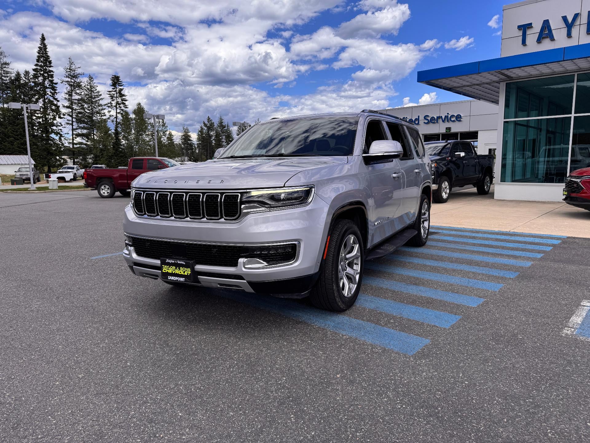 2022 Jeep Wagoneer SERIES II / 4X4 / 5.7 LITER V8 / 8 PASSENGER / 1 OWNER / 52K MILES