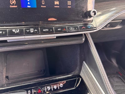 2022 Jeep Wagoneer SERIES II / 4X4 / 5.7 LITER V8 / 8 PASSENGER / 1 OWNER / 52K MILES