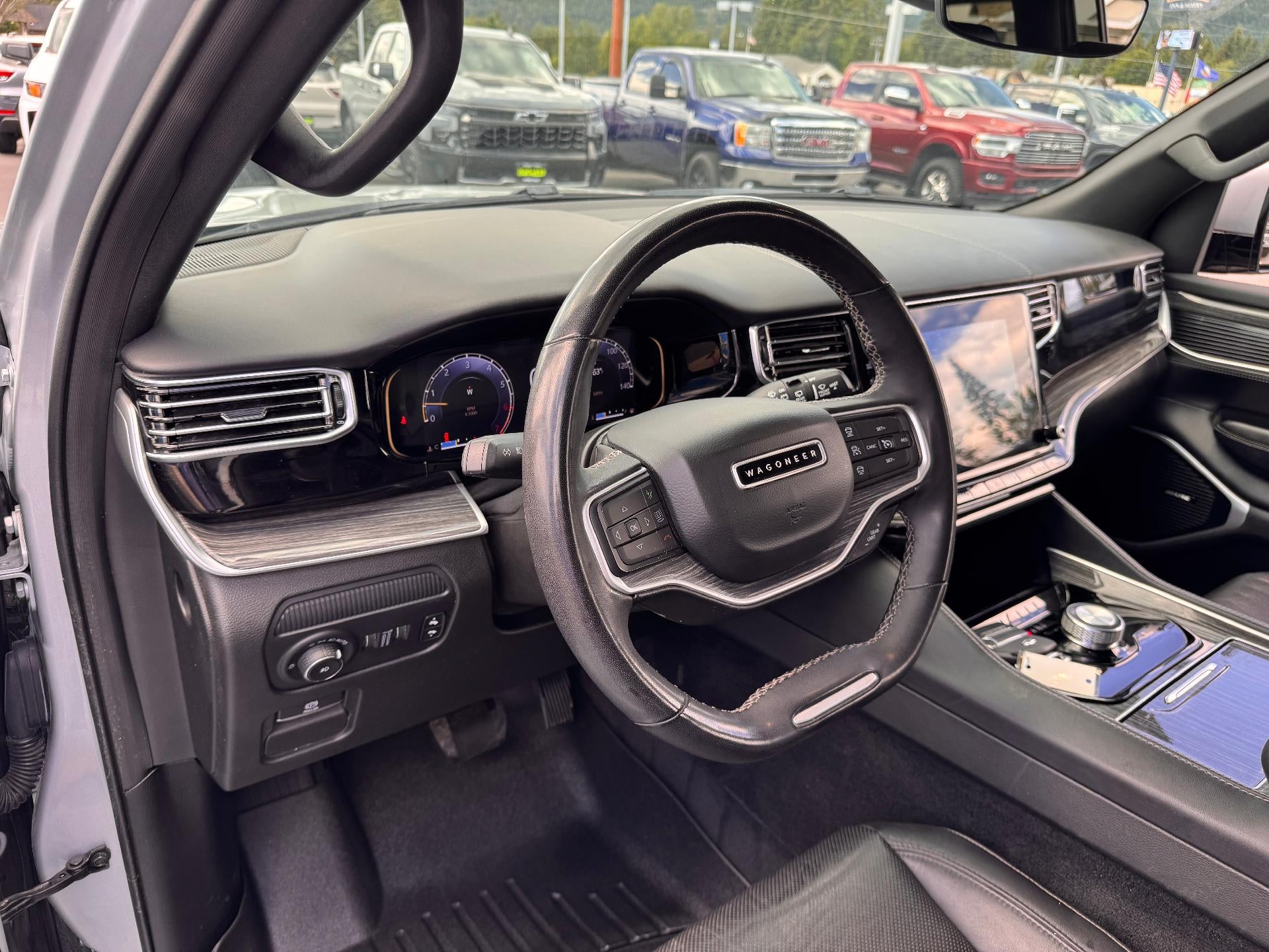 2022 Jeep Wagoneer SERIES II / 4X4 / 5.7 LITER V8 / 8 PASSENGER / 1 OWNER / 52K MILES