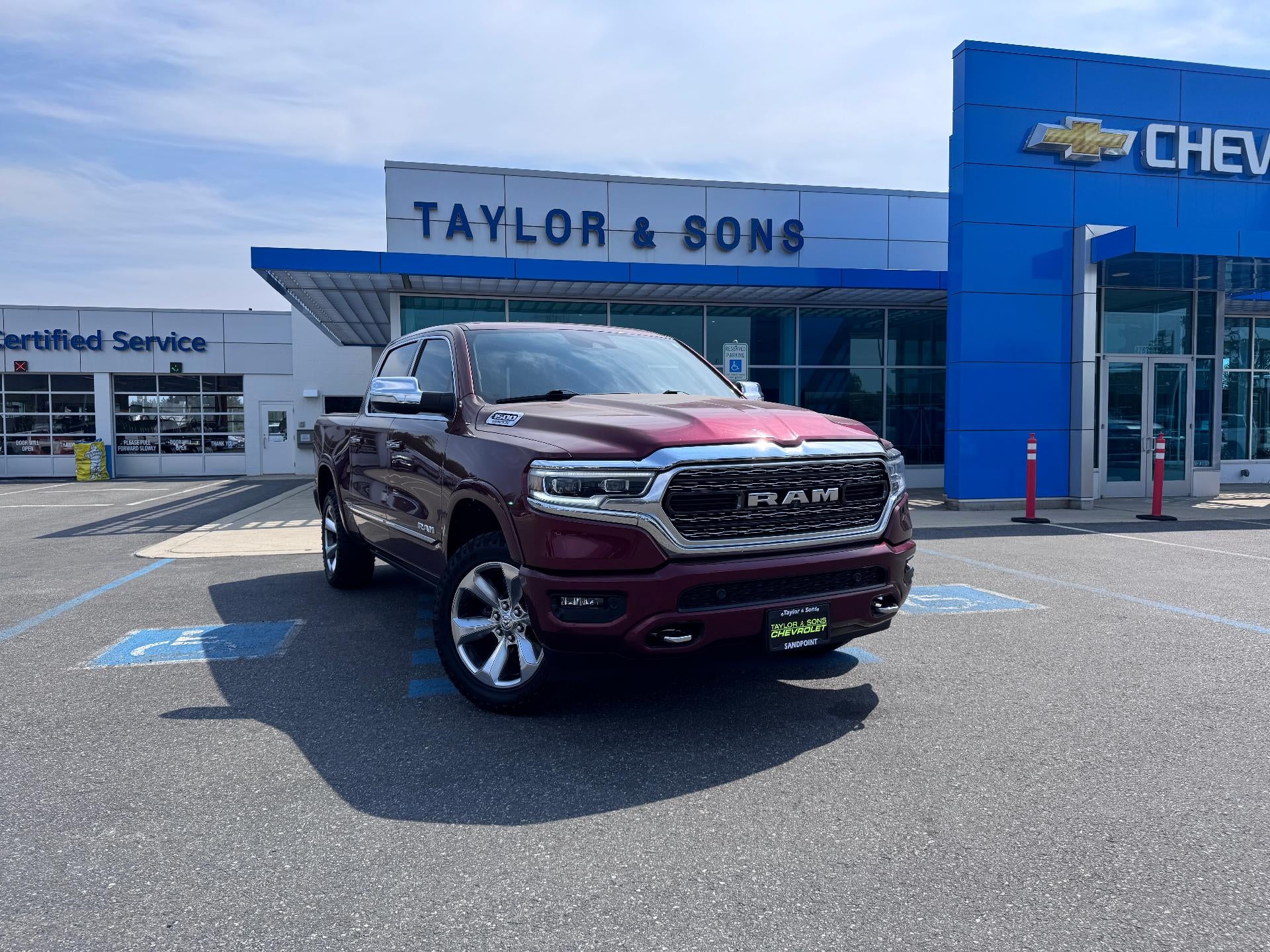 2019 RAM 1500 LIMITED / CREW / 5.7 LITER HEMI / SUNROOF / SHORT BOX / LOCAL TRADE
