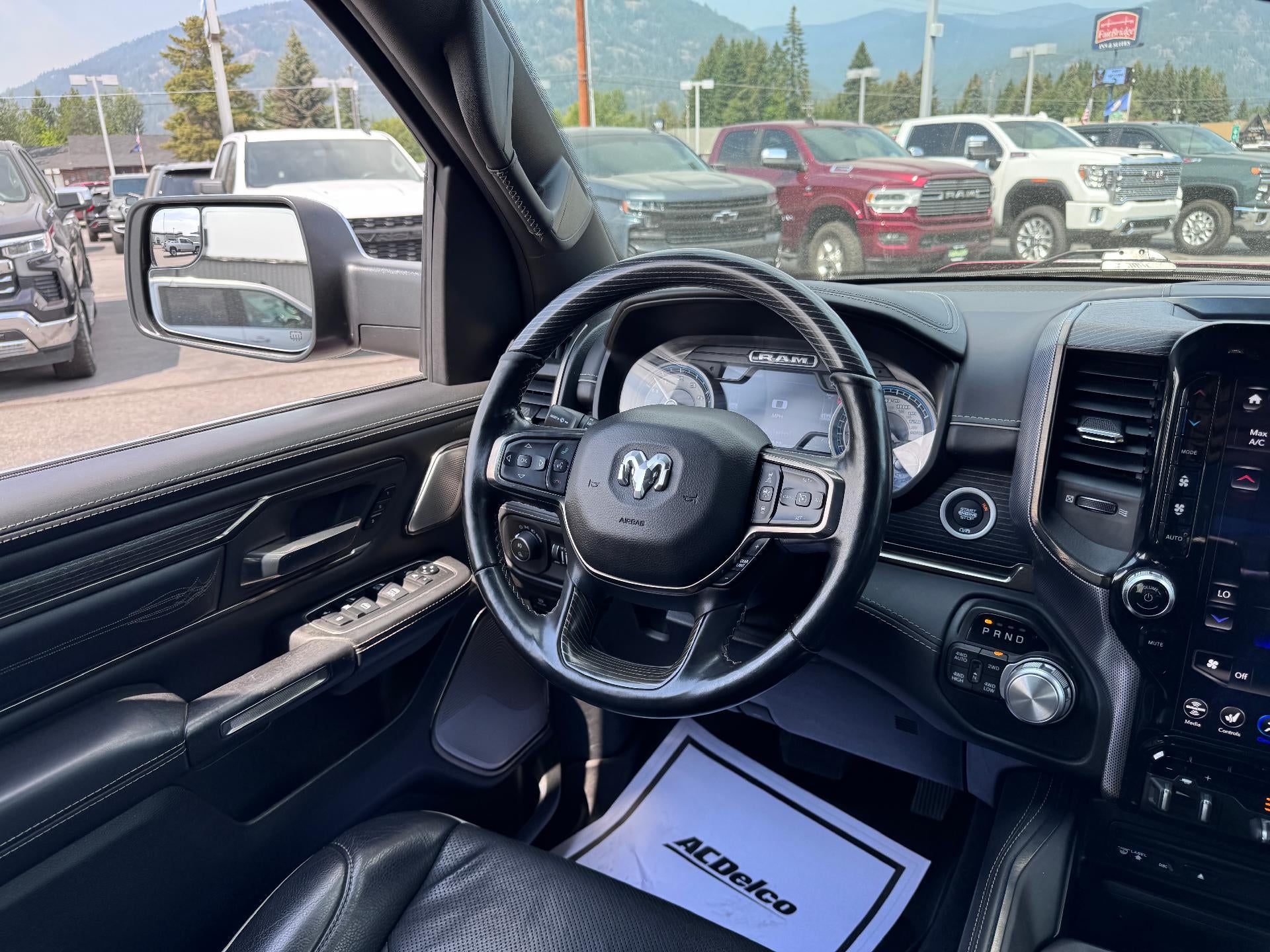 2019 RAM 1500 LIMITED / CREW / 5.7 LITER HEMI / SUNROOF / SHORT BOX / LOCAL TRADE