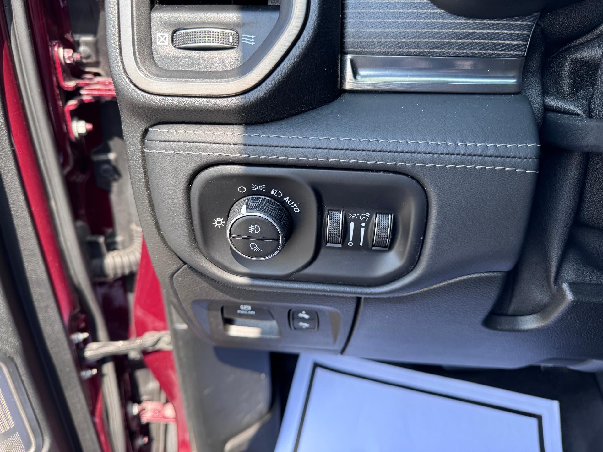 2019 RAM 1500 LIMITED / CREW / 5.7 LITER HEMI / SUNROOF / SHORT BOX / LOCAL TRADE